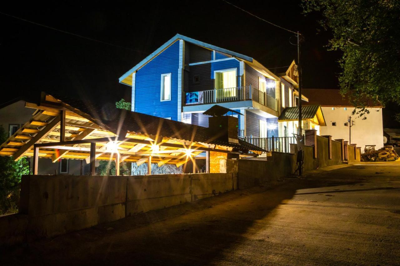 Blue Heaven Hotel Bakoerjani Buitenkant foto