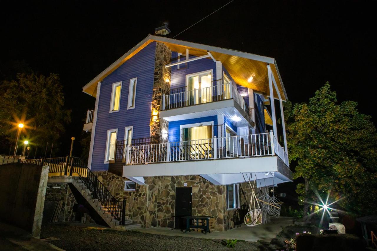 Blue Heaven Hotel Bakoerjani Buitenkant foto