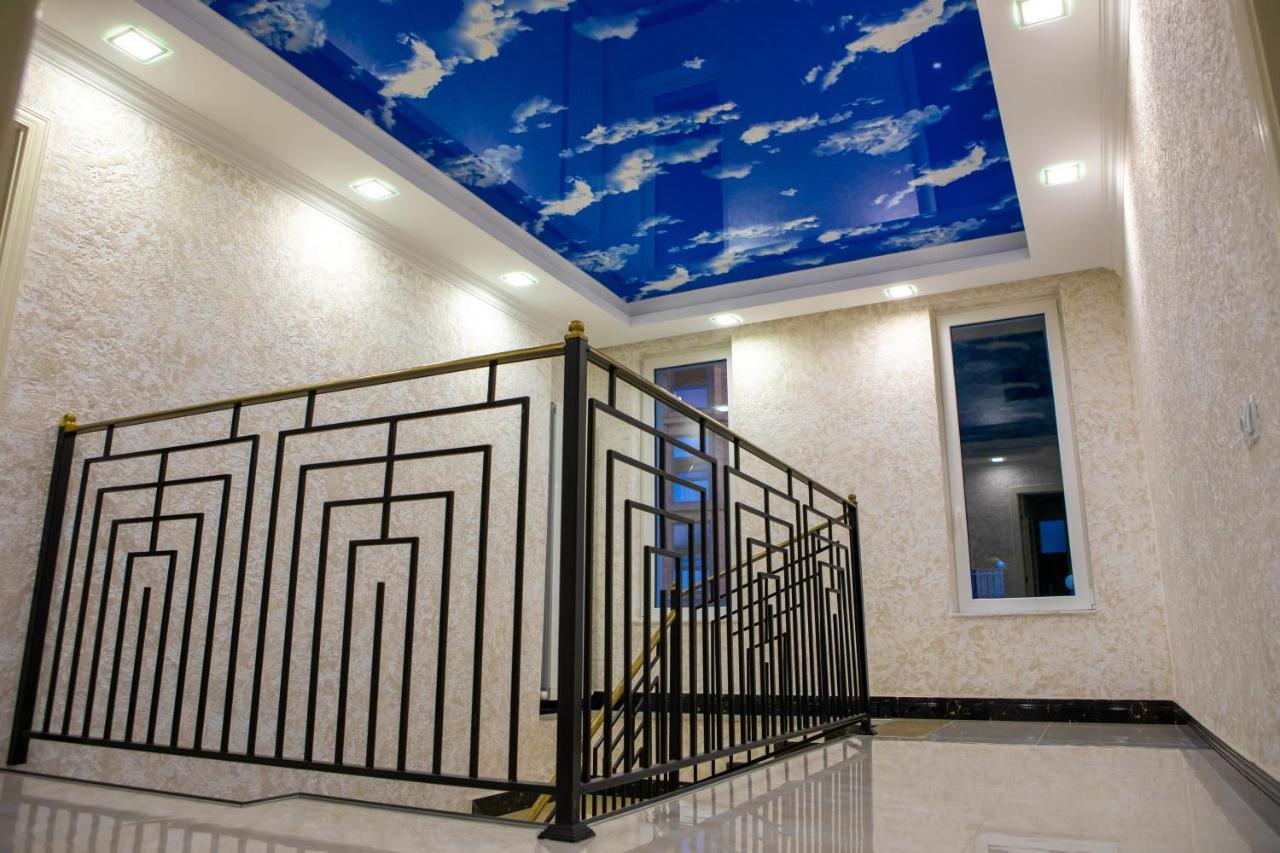 Blue Heaven Hotel Bakoerjani Buitenkant foto